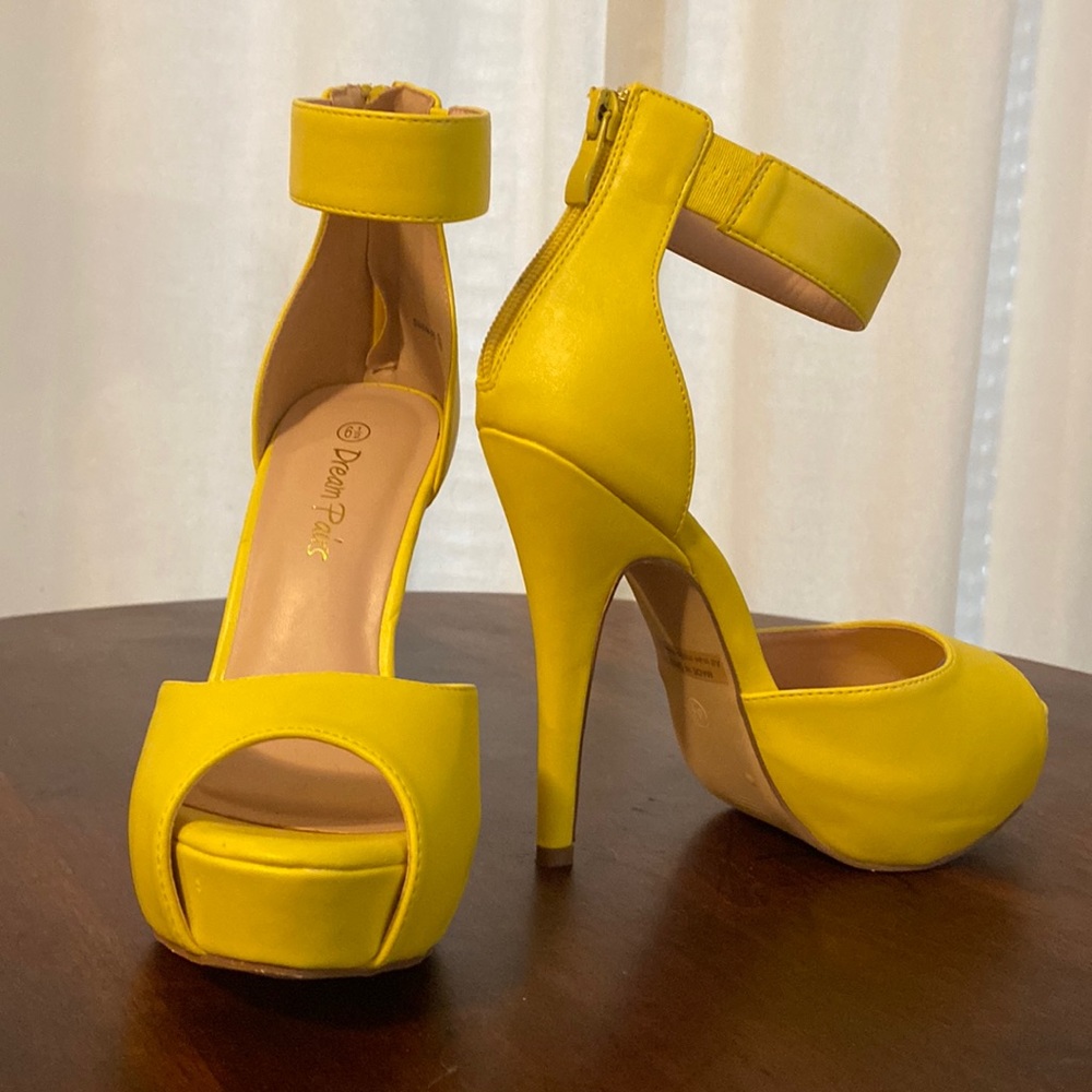 Bright yellow platform sz 6.5